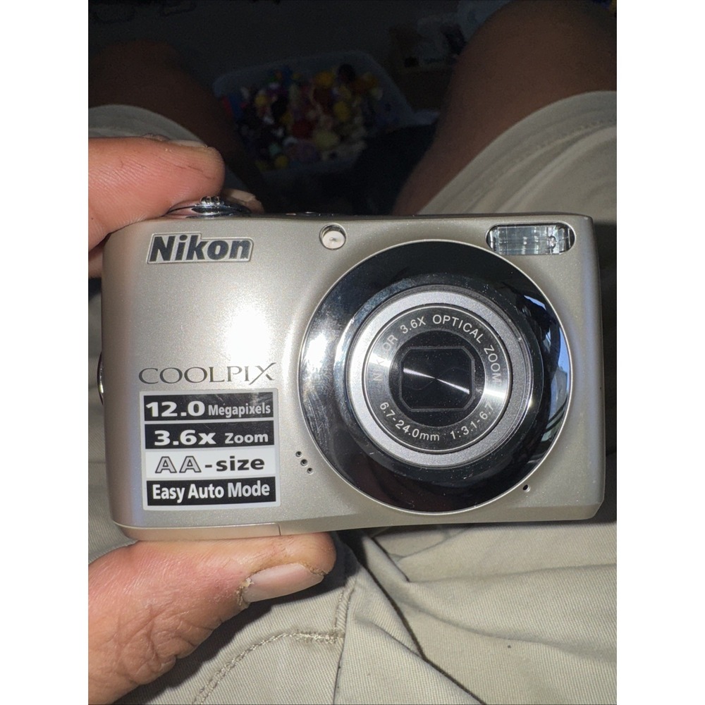 Nikon COOLPIX L22 12.0MP Silver‎ Digital Camera - Lens Error - (READ)